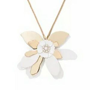 NY&CO flower pendant necklace